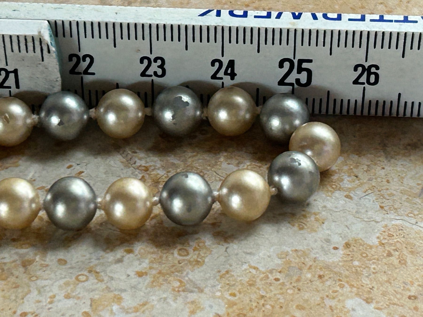 Catenine: Elegante Perlenkette, champagner-grau, Vintage – Usato da Laufen venduto da belleskulptur 5