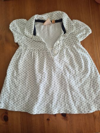 Kleid weiss Punkte Grösse 68/6M