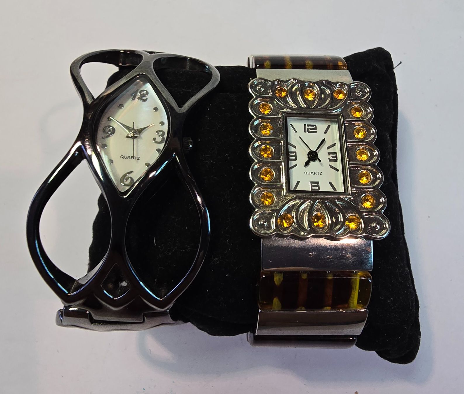 Montres: 2 Spangenuhren  NEU – D'occasion à Ennetbürgen par 50shafali53