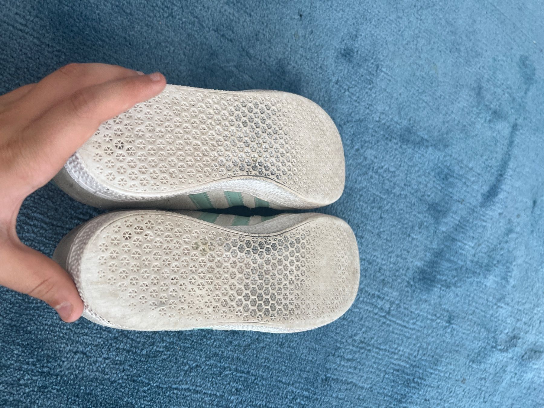 Herrenschuhe: Adidas Gazelle Sneaker gebraucht Grösse 39hellgrau – Gebraucht aus Zumikon von RenginA 2