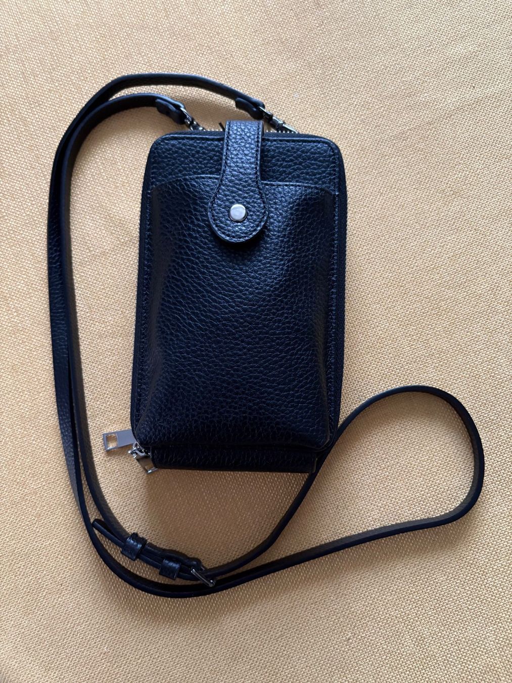 Vera Pelle Taschen: Schwarze Echtleder-Smartphone-Tasche mit Bändel – Neu (gemäss Beschreibung) aus Oberweningen von Gerini