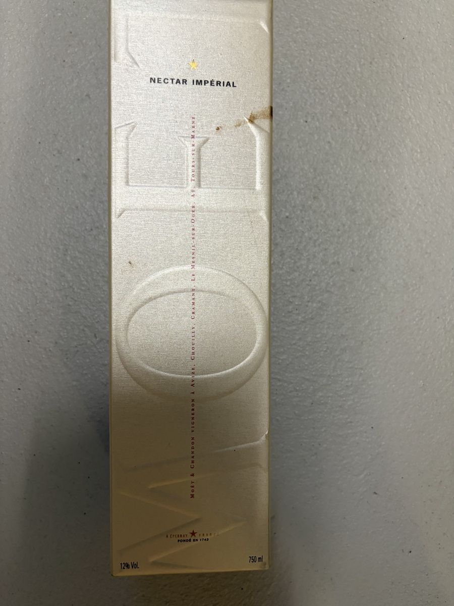 Moet Vino: Moet & Chandon Nectar Imperial 750ml Gift Box – Nuovo e nell'imballaggio originale da Aeschi SO venduto da Bluemail 1