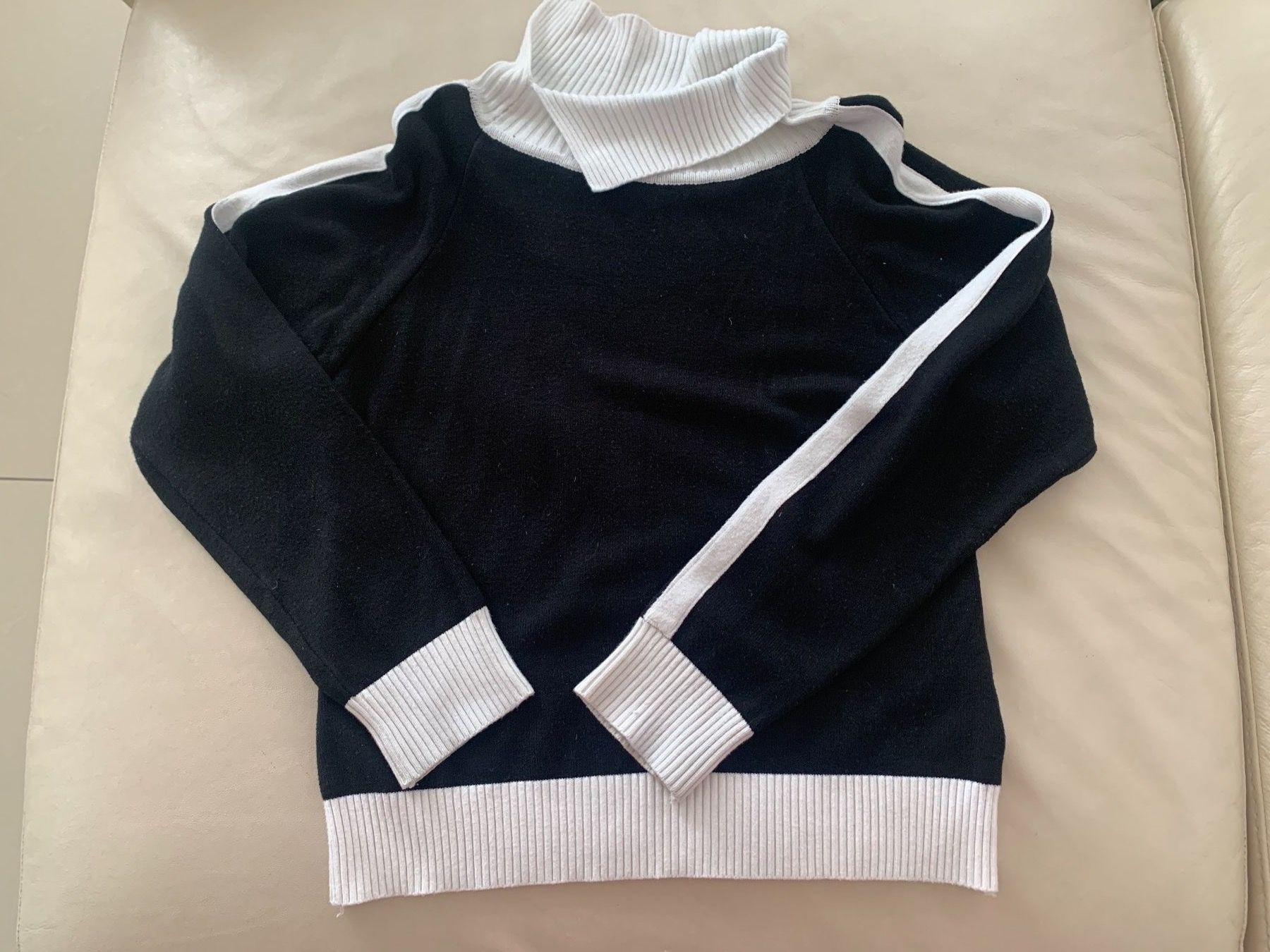 Pulls et sweat-shirts: Schwarz-weiß Pulli gr 152 – D'occasion à Adligenswil par Phoenix2017