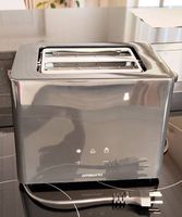 Neuer Toaster mit Digitalanzeige und Brötchenaufsatz (OV)