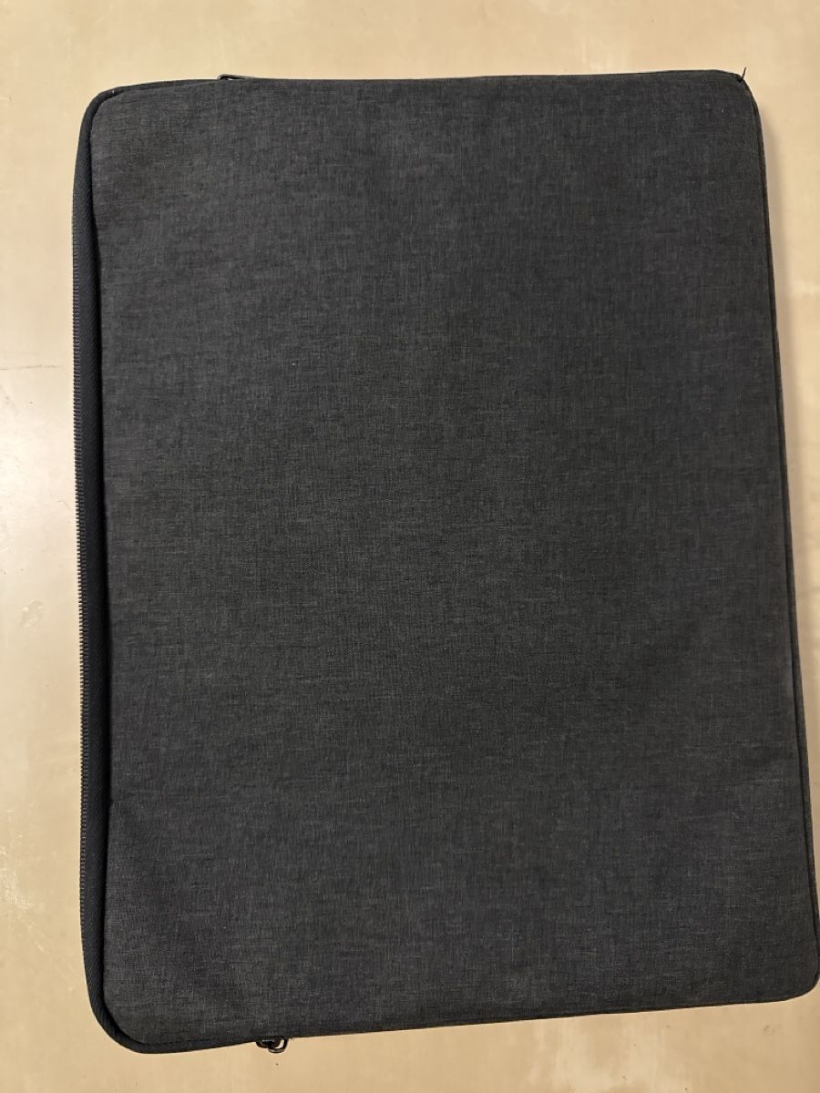 Taschen: Laptop Tasche 30 x 39. cm. – Gebraucht aus Zürich von She10 1