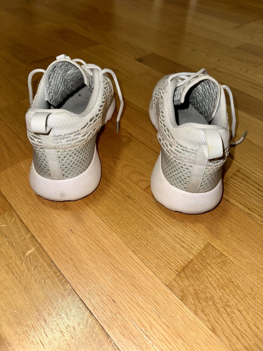 Nike Herrenschuhe: Nike Roshe Flyknit Silber-Weiss, Gr. 42.5 – Gebraucht aus Bern von rub_8mhx 6