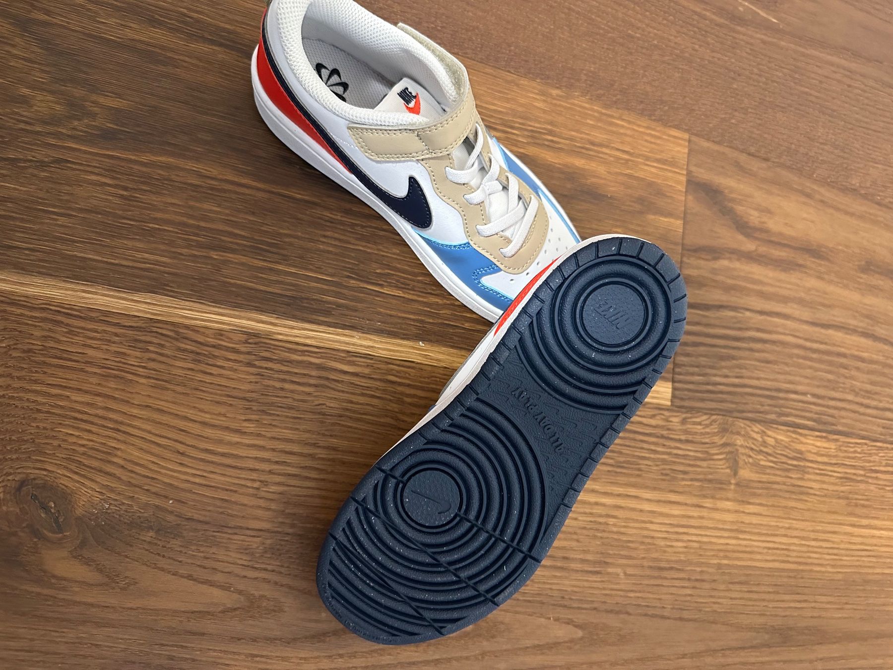 Nike Scarpe per ragazzi: NEU Nike Turnschuhe Grösse 33,5 – Usato da Brunnen venduto da annitime 2