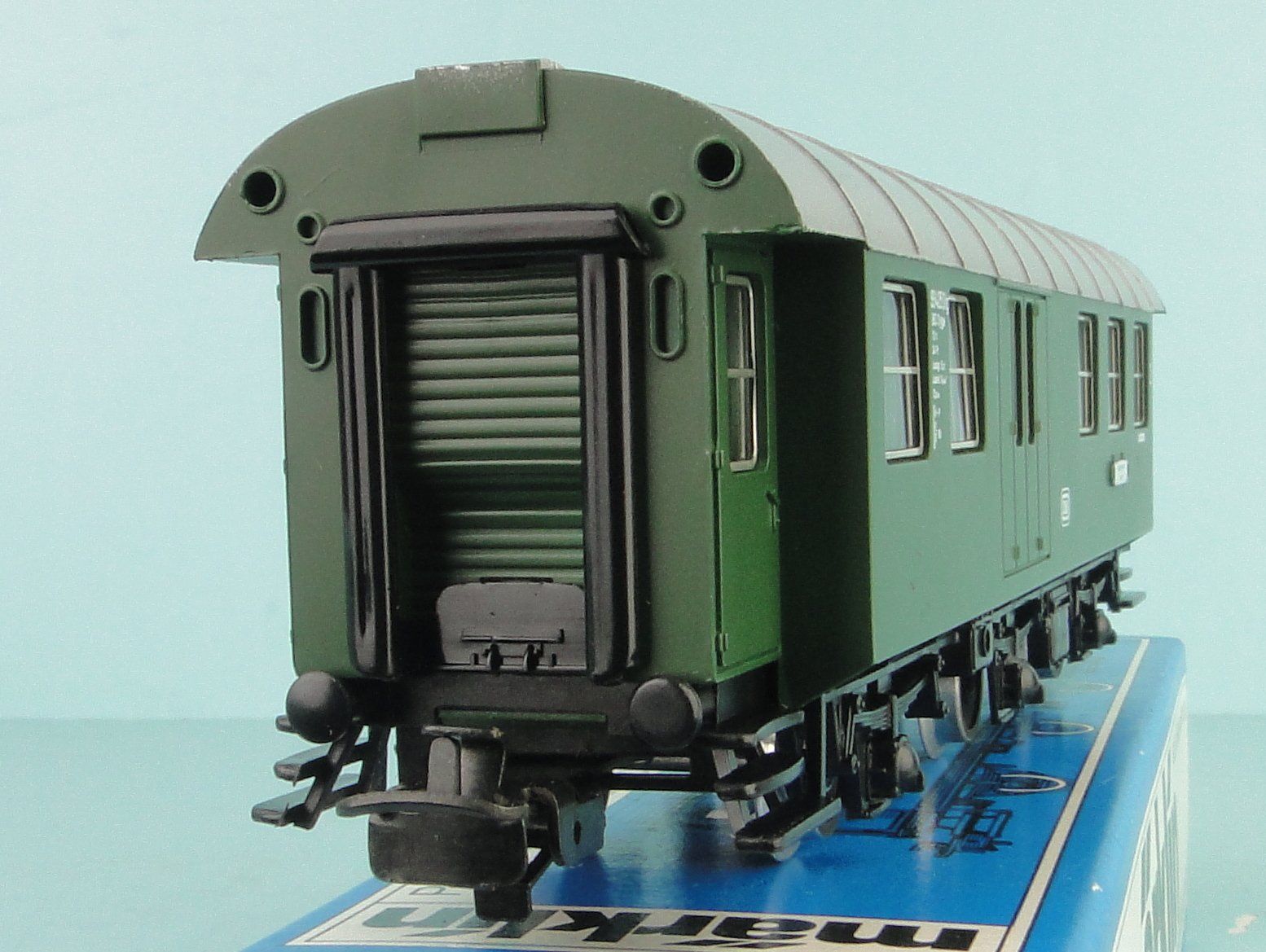 Märklin Modelleisenbahnen: Märklin DB 4080 Gepäckwagen – Gebraucht aus Bülach von cann11 4