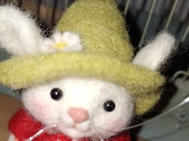 Filzmaus mit Pilz, handgefertigt, ein Unikat, fröhlich