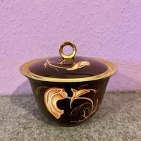 Sucrier Ancien Élégant avec Couvercle et Motifs Floraux