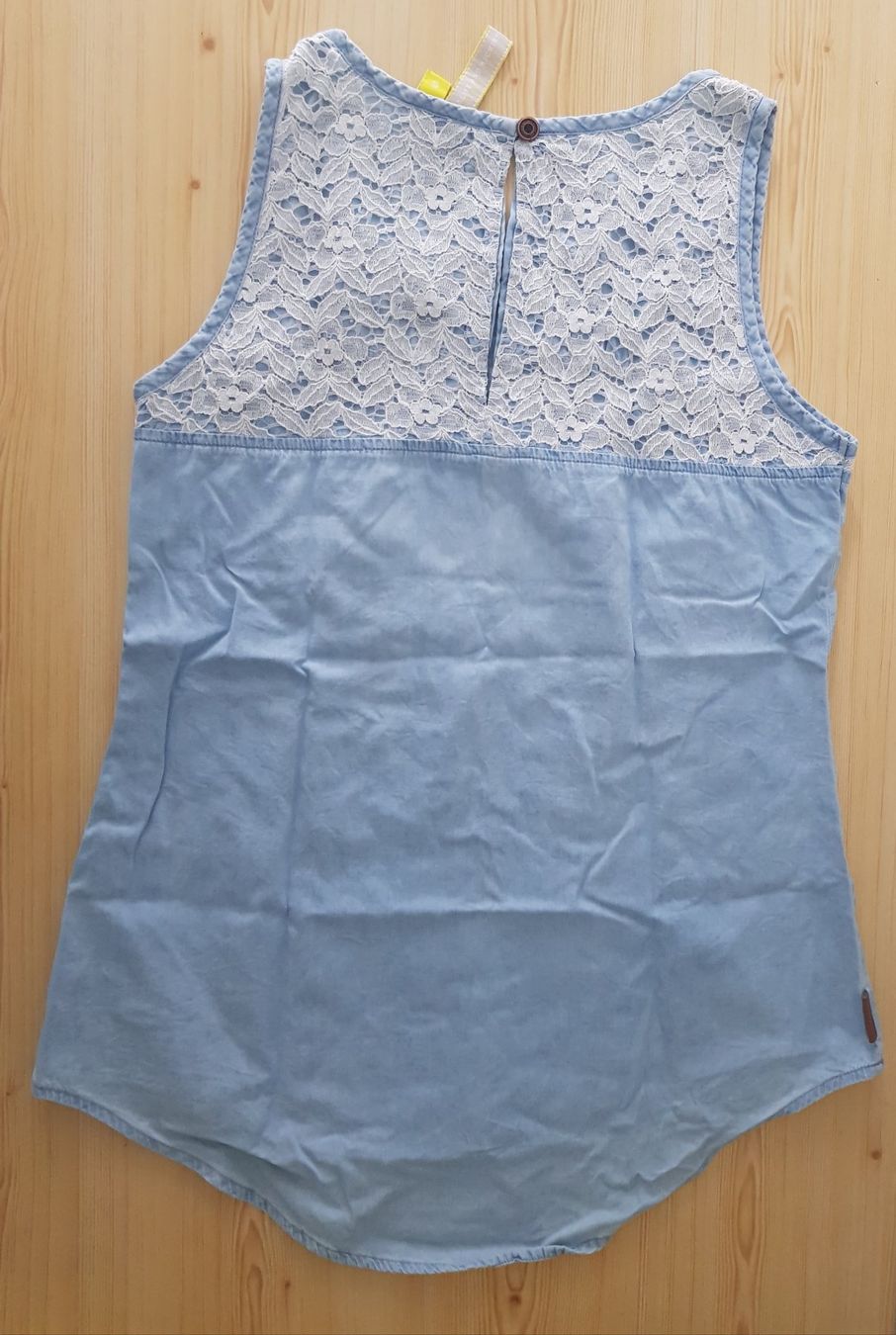 Top: Schönes Top mit Spitzenbesatz – Usato da Richenthal venduto da Mikesh01 1
