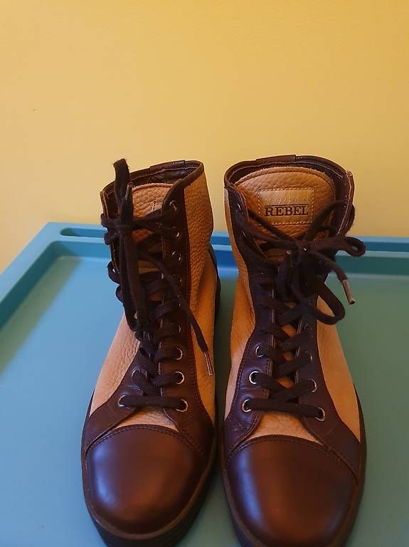 Scarpe da donna: Stivaletto  – Usato da Biasca venduto da bar_qhz7 1