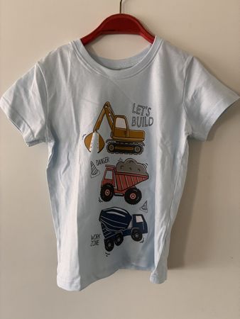 Schönes Tshirt Gr. 122, Neu