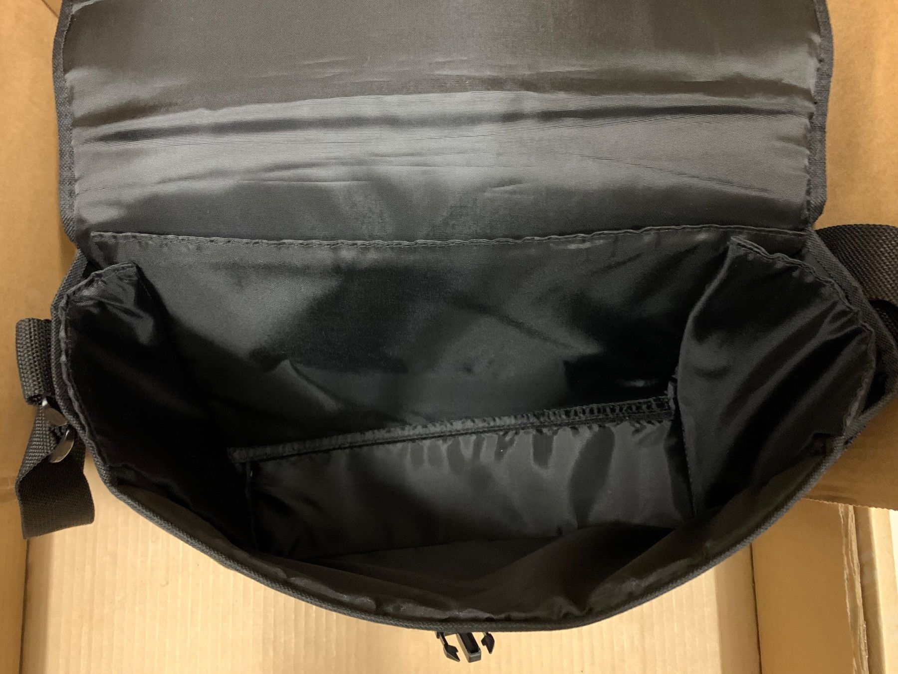Sacs: Tasche schwarz Sharp klein – D'occasion à Eschlikon TG par ArtRec 3