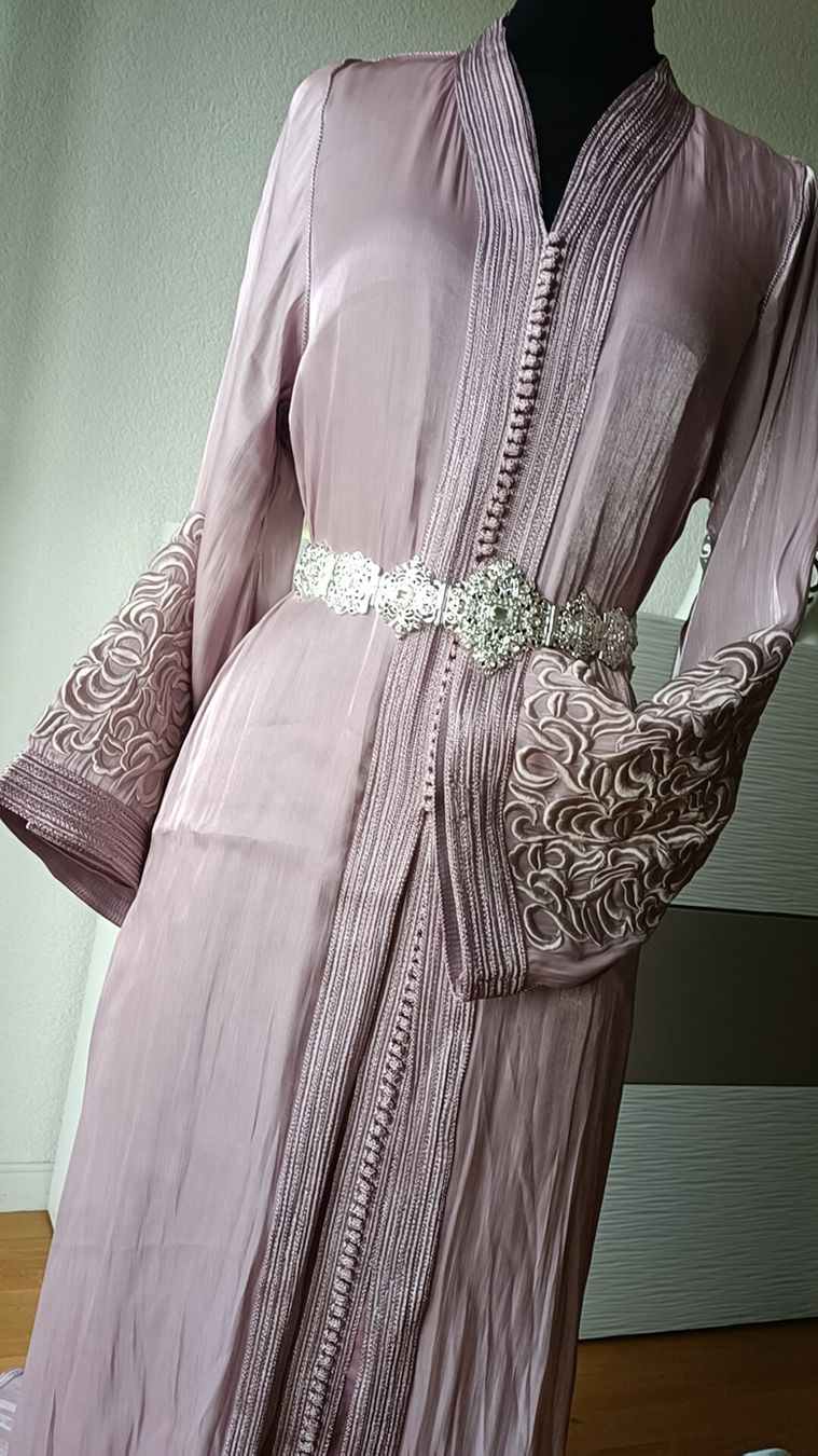 Vestiti: Robe caftan   violette taille M neuf  – Nuovo e nell'imballaggio originale da La Chaux-de-Fonds venduto da Luxary.25cachmirepro 5