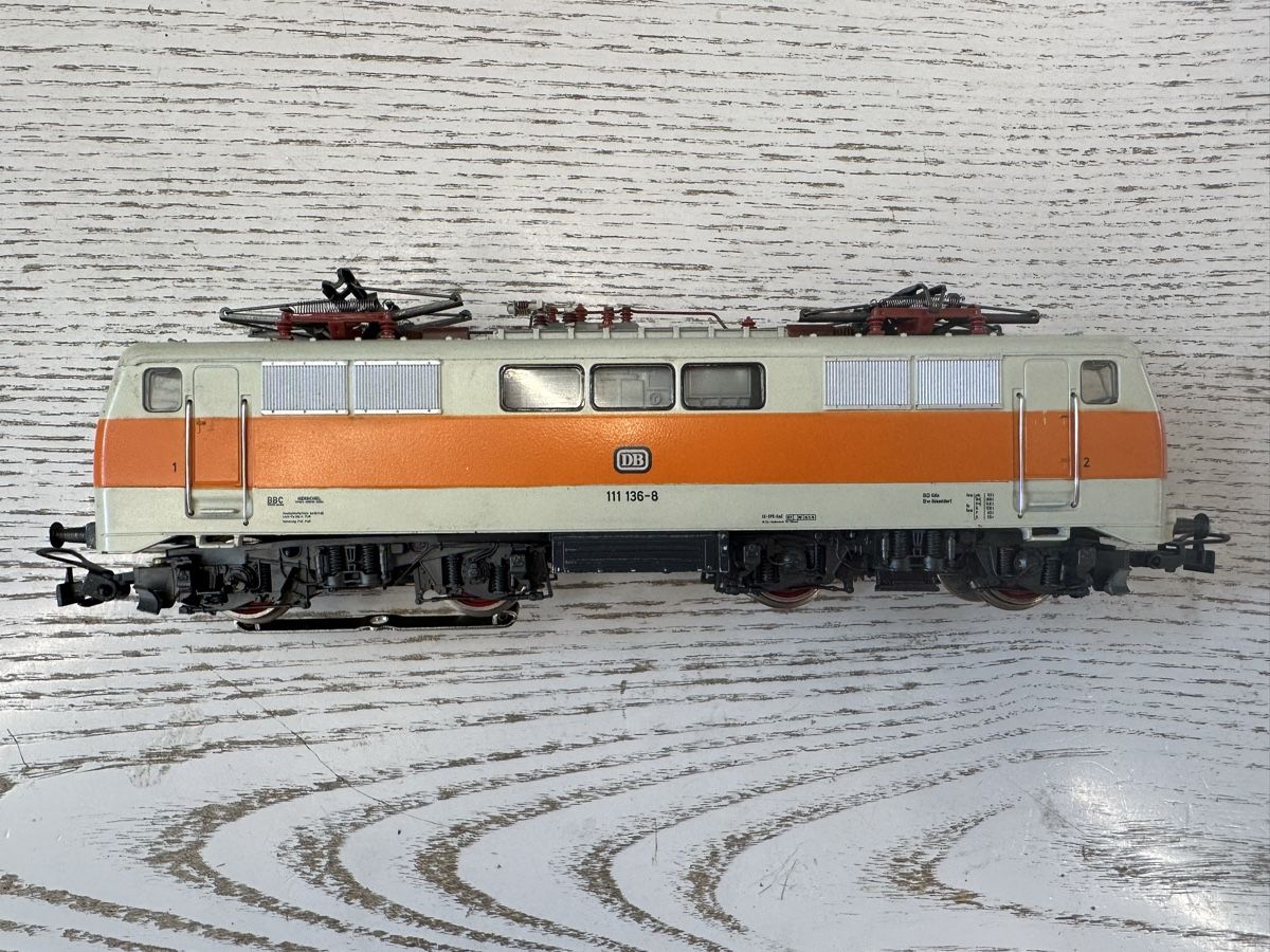 Märklin Modellini di ferrovie: Märklin 3155 DB BR 111 – Usato da Lupsingen venduto da New-Haven 3