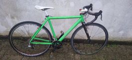 Gravel bike mit dünen Reifen Carbon Gabel