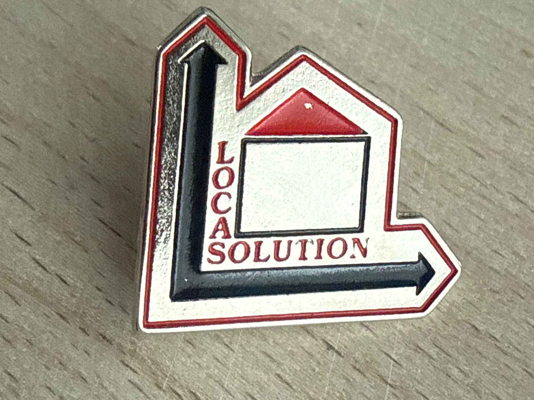 Plaquettes & Badges: Pin Loca Solution – D'occasion à Glattbrugg par Schweigmatt