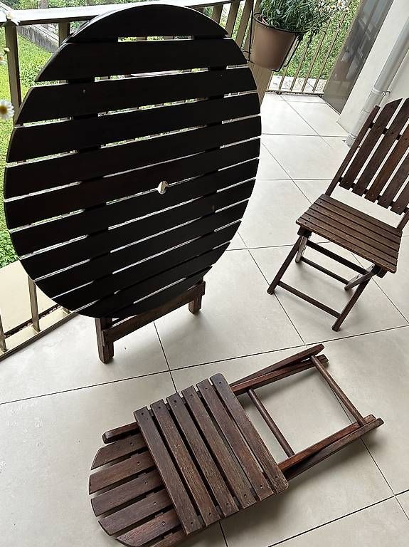 Tischset: Garten/Balkon Tisch + 3 Stuhle – Gebraucht aus Zürich von  2