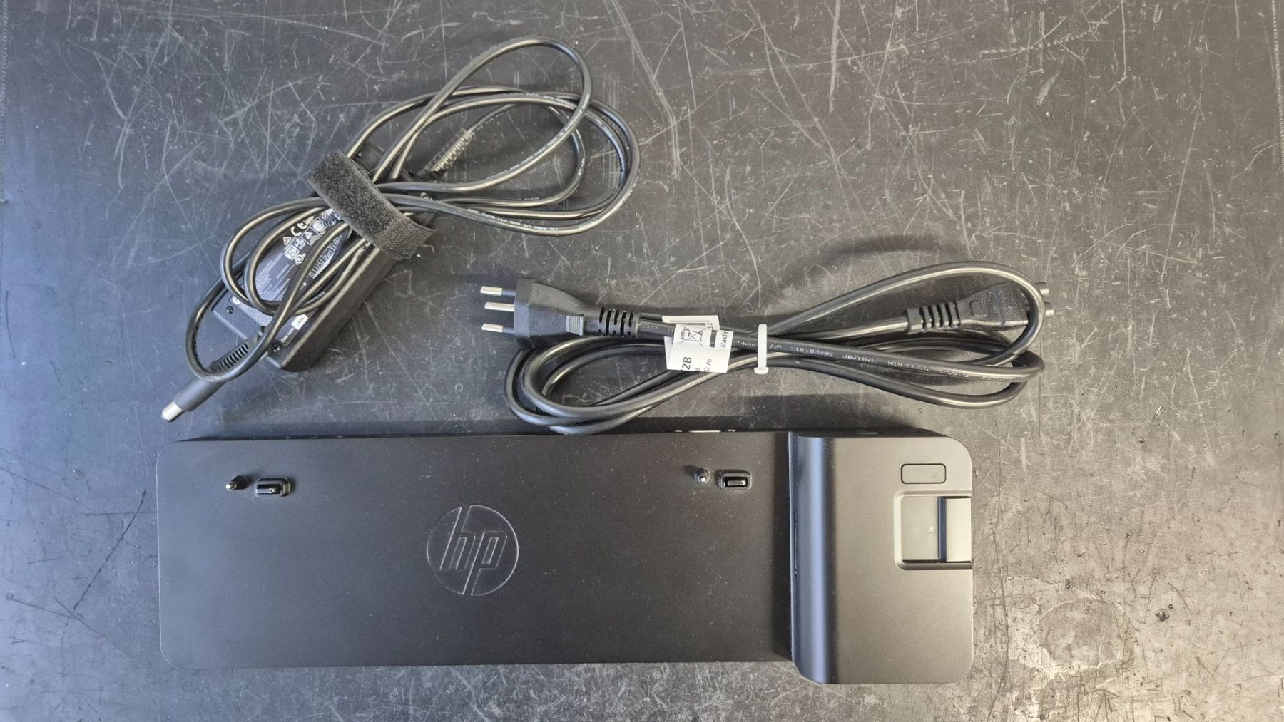 Hewlett Packard Docking station: HP 2013 UltraSlim Docking Station – Usato da Dällikon venduto da Deitsho