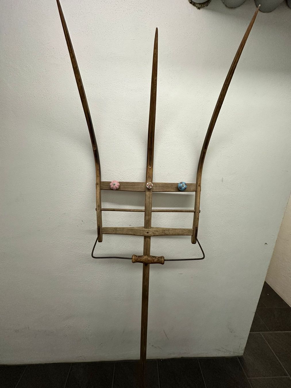 Guardaroba: Garderobe Heugabel – Usato da Zürich venduto da Jibbmaszatim
