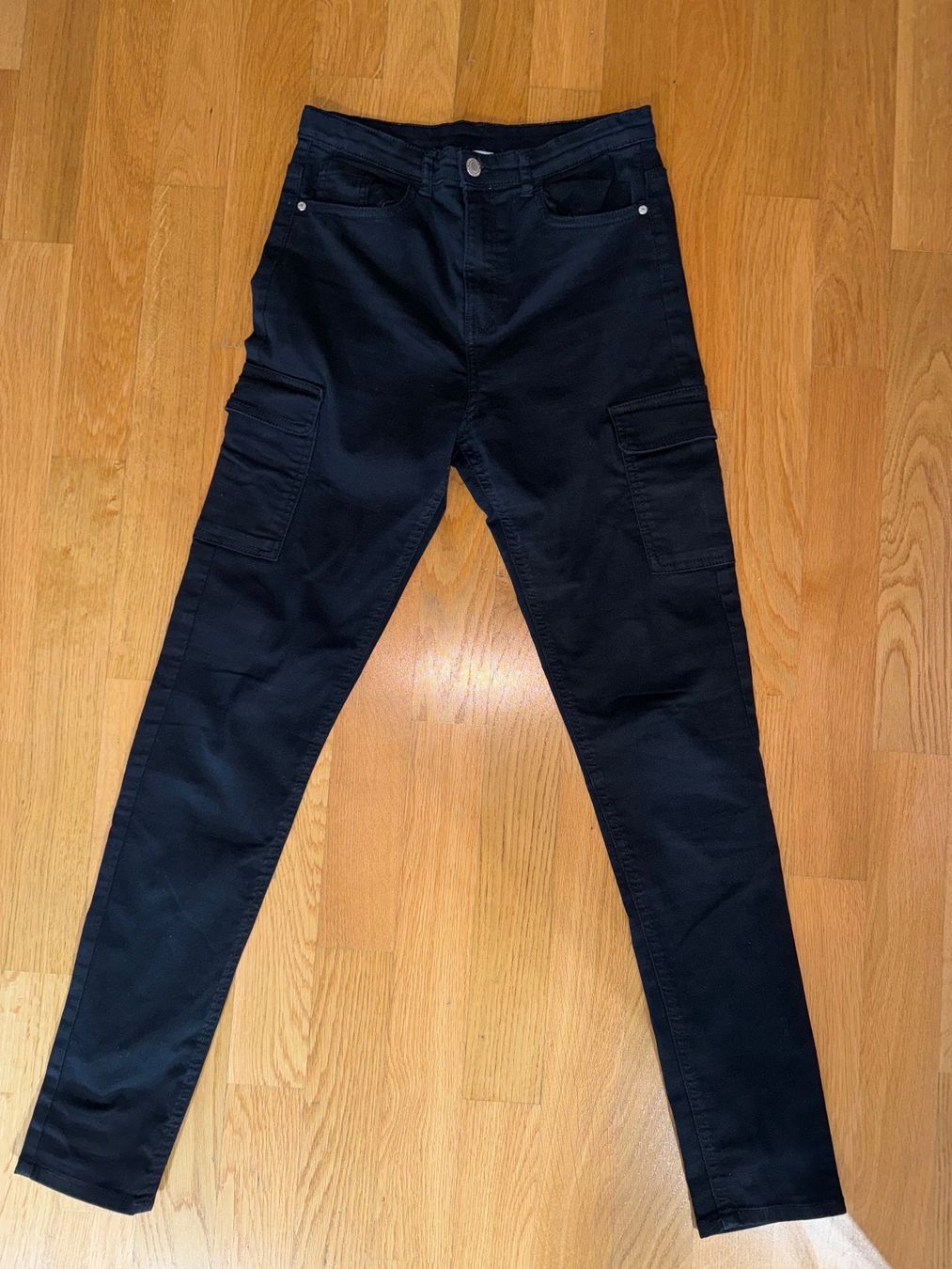 Pantaloni: 3 pantalons noirs – Usato da Cologny venduto da PEACEANDLOVE 1