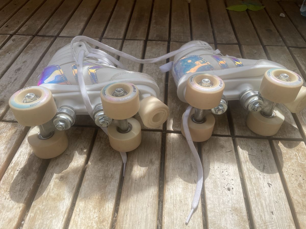Pattini in linea & Pattini a rotelle: Roller Skates - White -19 cm  - Great Condition! – Usato da lausanne venduto da shaills 3