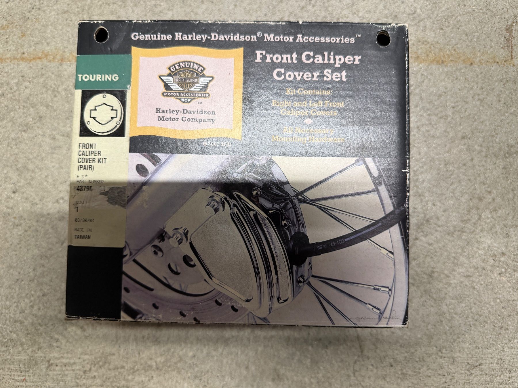 Harley-Davidson Tutti i ricambio per moto: 43798-00 Harley-Davidson Vordere Bremssattelabdeckung – Nuovo e nell'imballaggio originale da Ostermundigen venduto da jas_9j7d 1