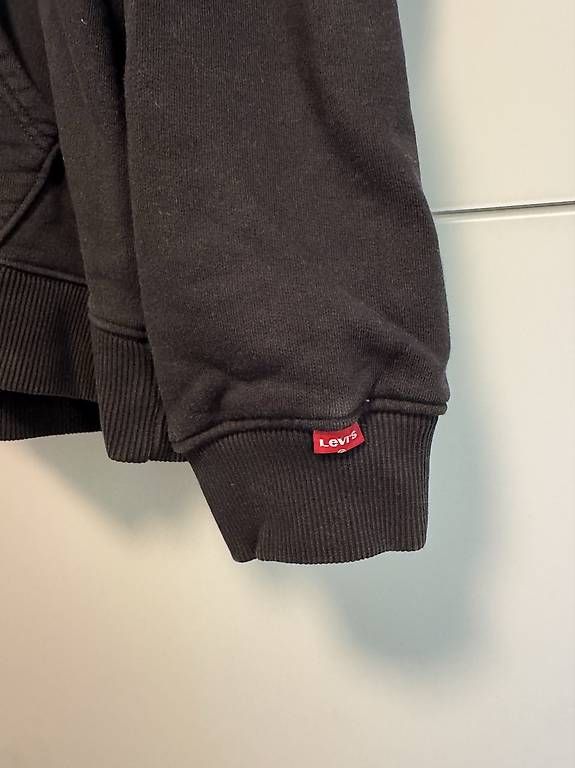 Pullover & Sweatshirts: Levi's Hoodie schwarz – Gebraucht aus Luzern von _Luccer 1