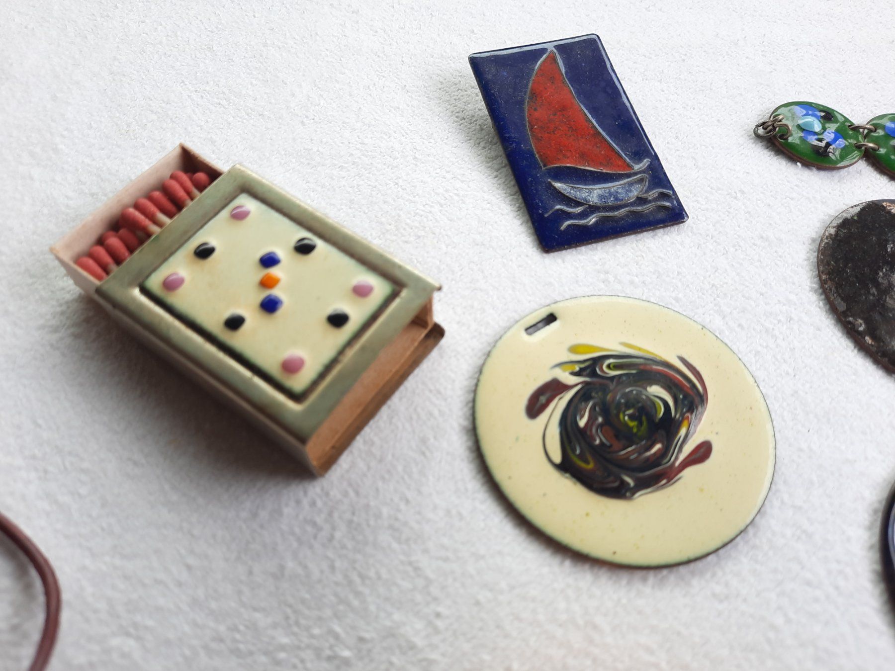 Altri gioielli: Vintage Email Schmuck und Schmuckteile – Usato da Weinfelden venduto da JoeBaer 3
