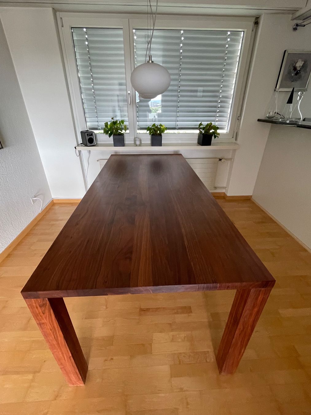 Tische: Esstisch Nussbaum – Gebraucht aus Bülach von reg_2yc8 1