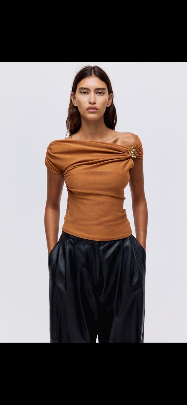 H&M Tops: H&M One-Shoulder Top Gr. M – Neu (gemäss Beschreibung) aus Seewen SZ von Lina_8 1