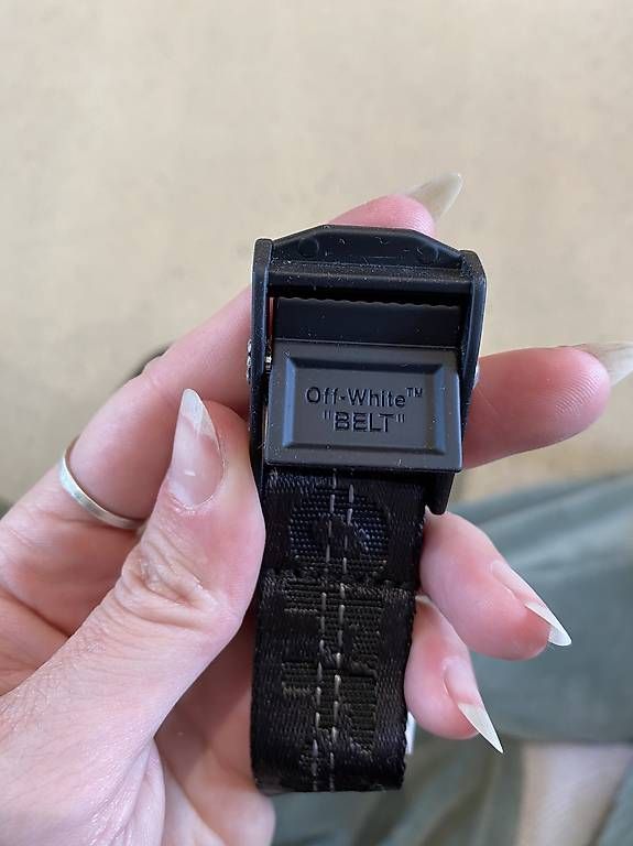Gürtel: Off-White Gürtel  – Gebraucht aus Wattenwil von flu_6v27 2