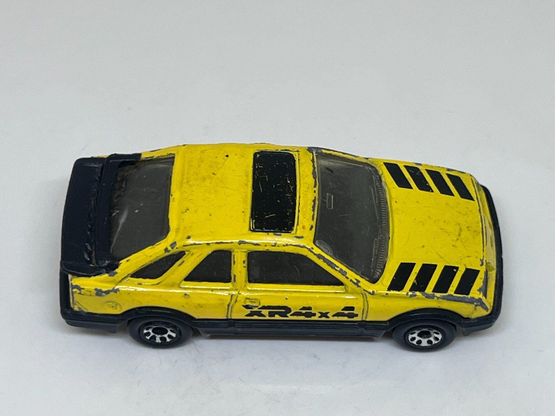 Matchbox Modellini d'auto: Matchbox Ford Sierra XR4i #679 – Usato da Wildegg venduto da LaaBoutique 1