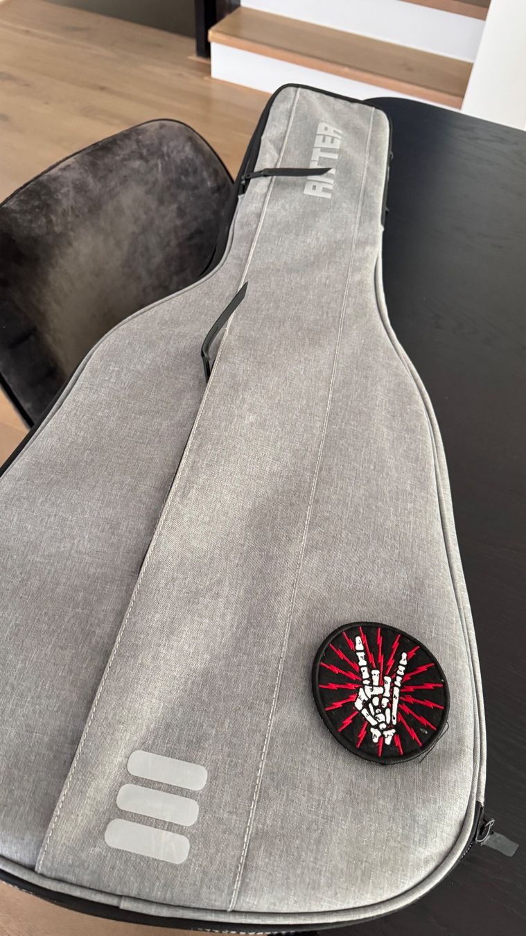 Strumenti musicali: 1/2 Gitarre 53 cm LINKS-händer – Usato da Unterengstringen venduto da RILORAMO 4