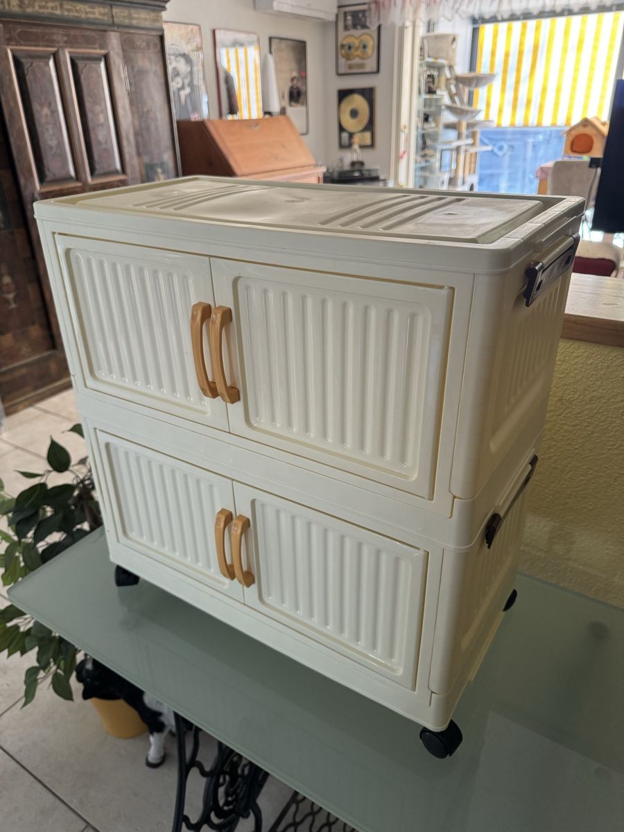 Cassettiere: kleines Möbel aus Kunststoff mit Rollen – Nuovo (secondo la descrizione) da Thun venduto da Pfausi1966