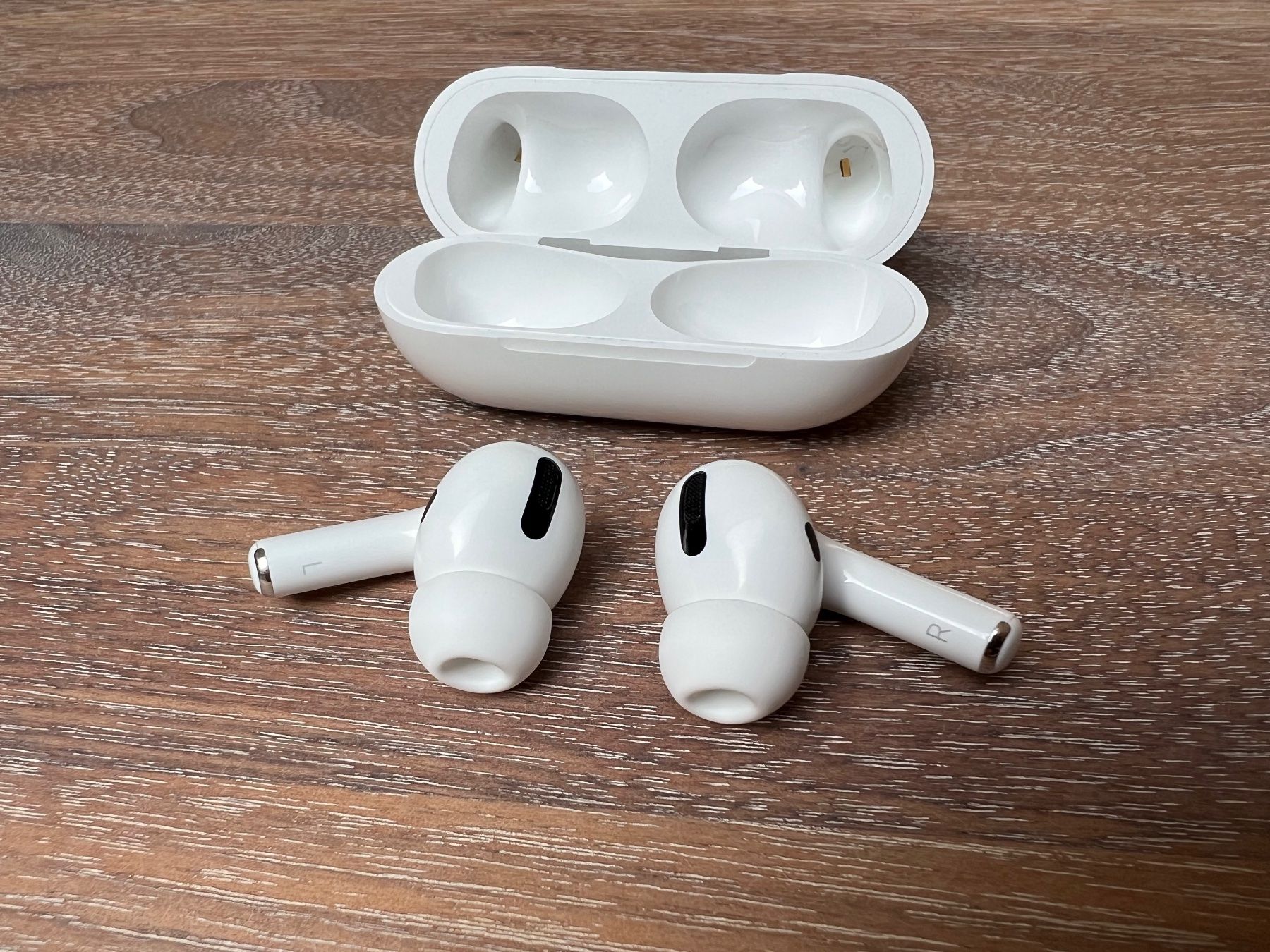 Apple Headsets: APPLE AirPods Pro 1st Gen Wireless Charging Case / Air Pods – Gebraucht aus Worb von  5