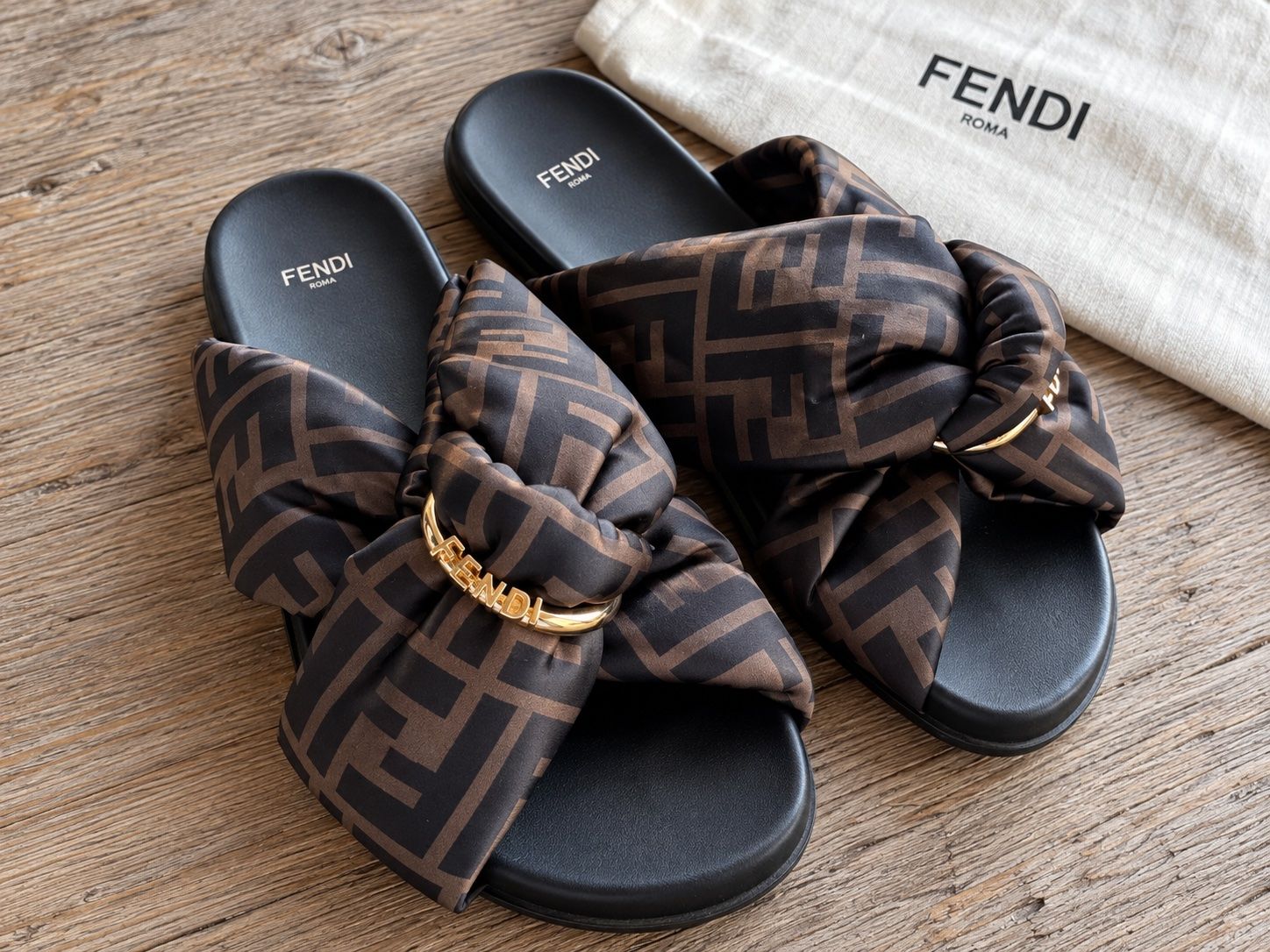 Fendi Scarpe da donna: Fendi Sandalen – Usato da Kilchberg ZH venduto da and_d6s2