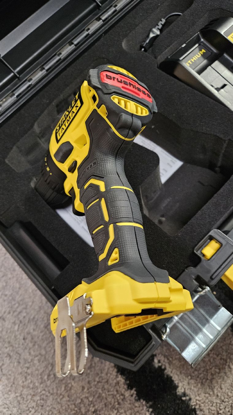 Stanley Trapani: Stanley Fatmax 18V Akkuschrauber Brushless mit Koffer – Nuovo (secondo la descrizione) da Gibswil venduto da Dapi 2