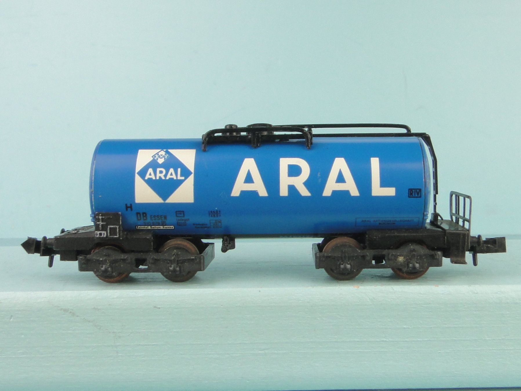 Trix Modelleisenbahnen: Minitrix N Aral Kesselwagen – Gebraucht aus Bülach von Albitrain
