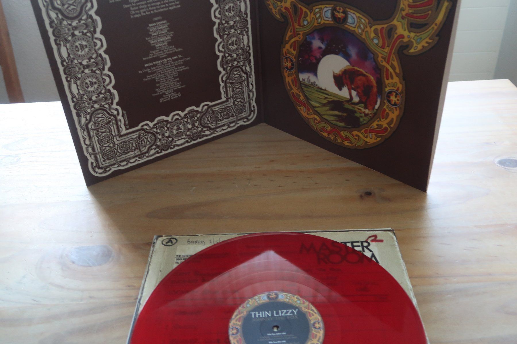 Dischi in vinile: THIN LIZZY - JOHNNY THE FOX - ROTES RED VINYL LP – Usato da Basel venduto da Patiscat 4