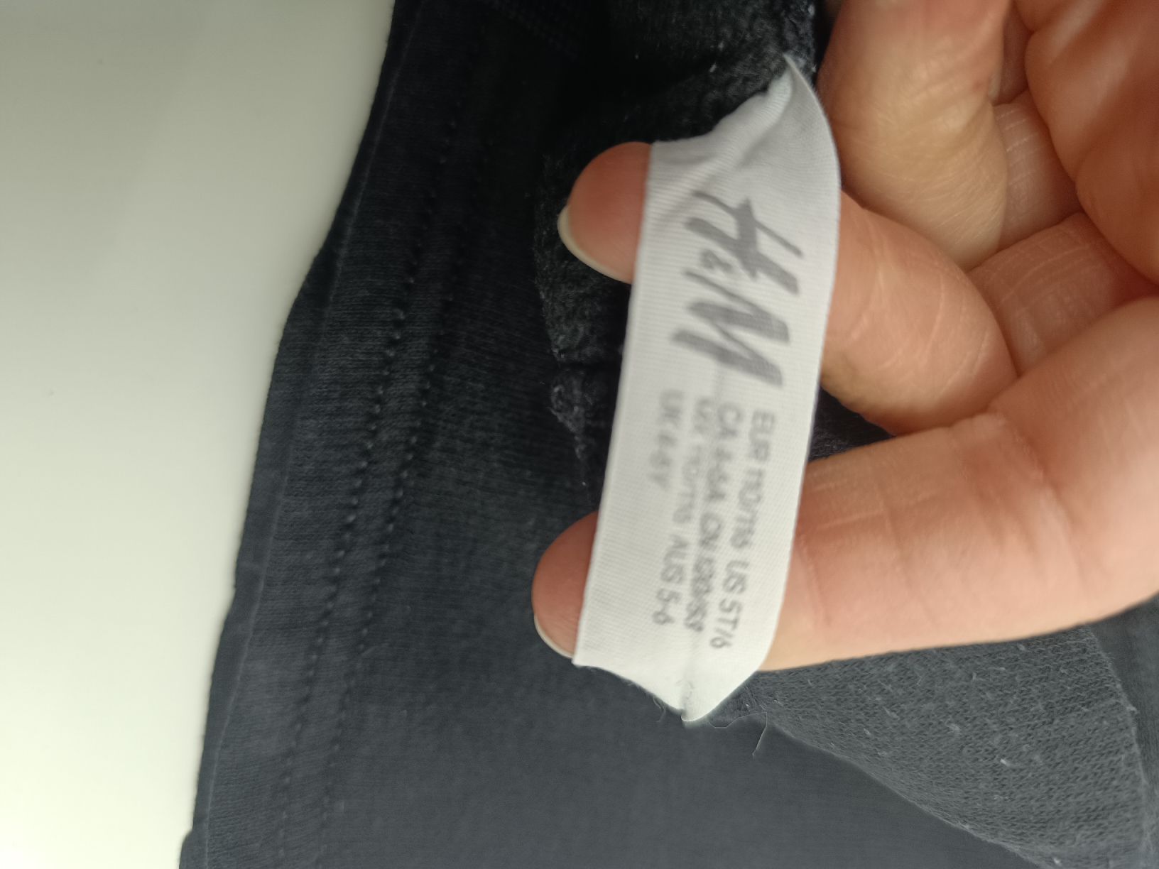 H&M Lotti & Set di vestiti: Trainer mit Skelettdruck Gr. 110/116 – Usato da Ehrendingen venduto da Cheronimo2 2