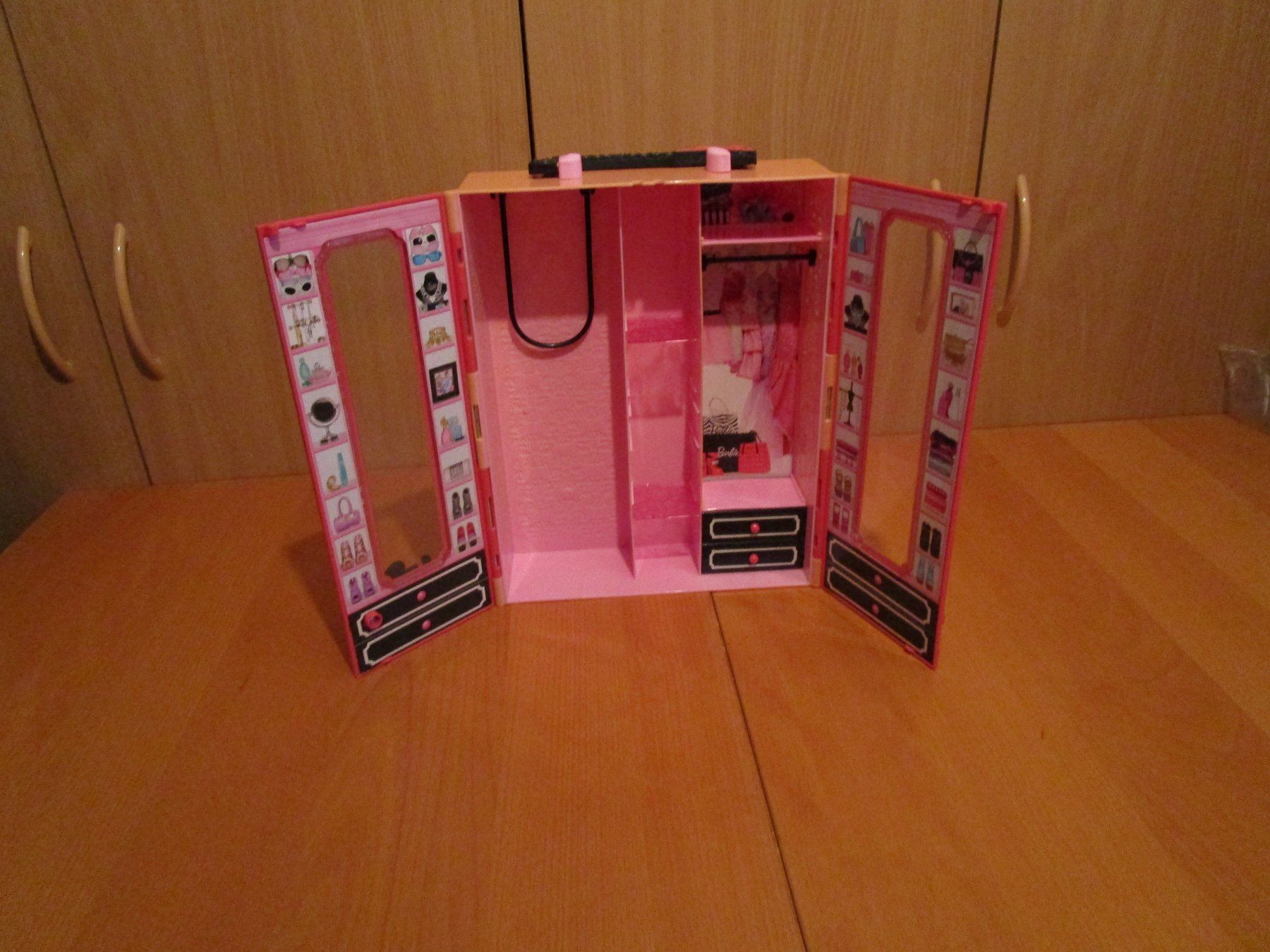 Giocattoli: Barbie  - Kleiderkasten – Usato da Wetzikon ZH venduto da Storchadebar 1