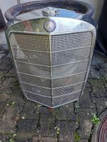 Antike Mercedes 190 Kühlerverkleidung 1954
