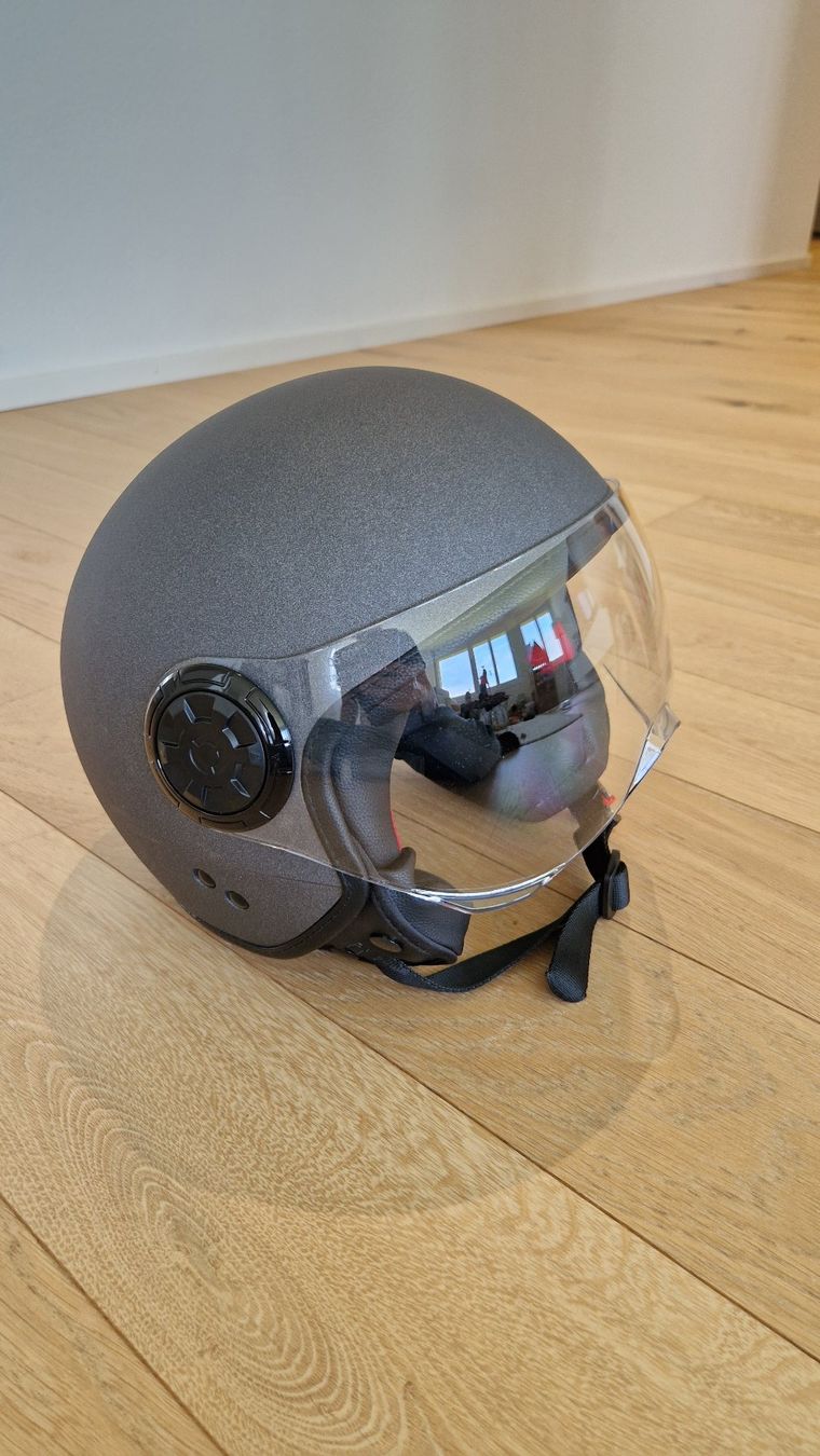 Vespa Helme & Visiere: Vespa Helm – Gebraucht aus Herisau von Mendy