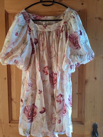 H&M Kleid geblümt Grösse S neuwertig