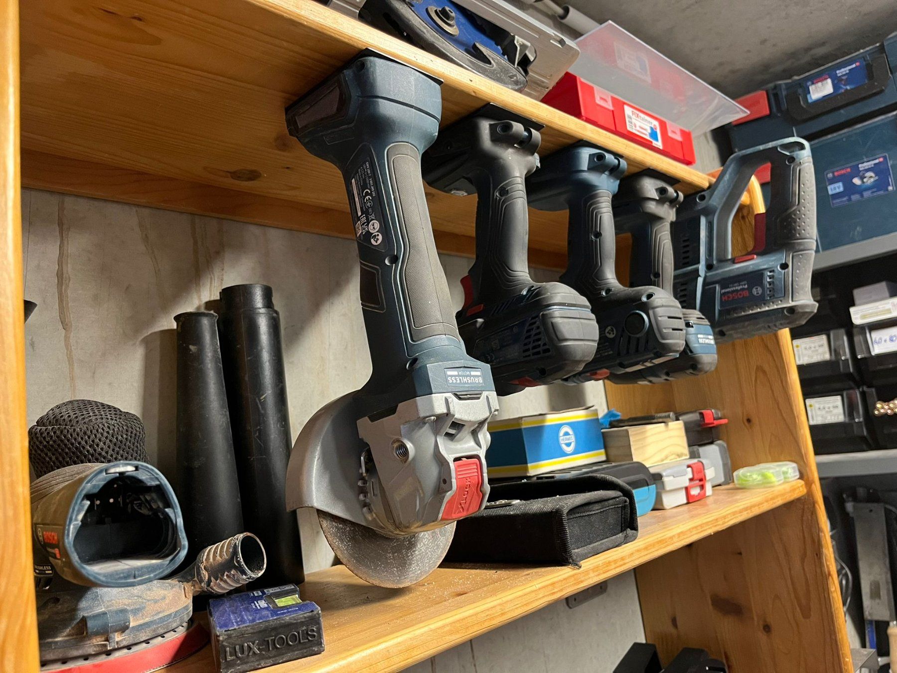 Bosch Tutti gli attrezzi: Bosch 18V Wandhalter 3er Pack – Usato da Dachsen venduto da HelveticCraft 3