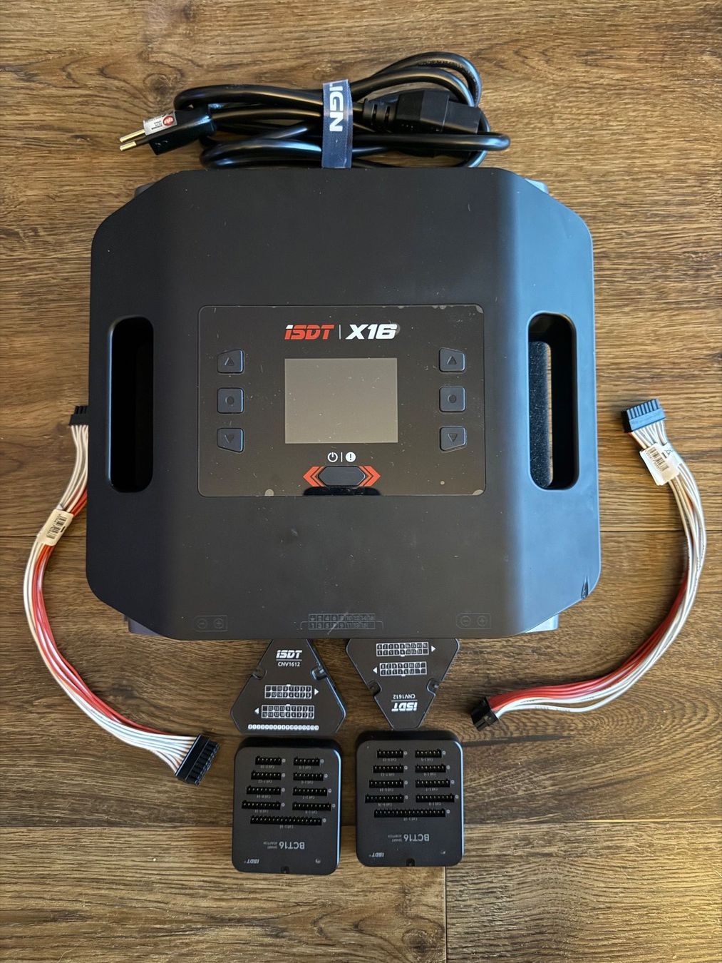 ISDT Batterie, Caricabatterie & Alimentatori: iSDT X16 charger – Usato da Diepoldsau venduto da Matheo31