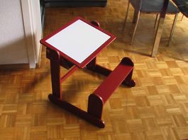 Petit bureau enfant avec plateau inclinable