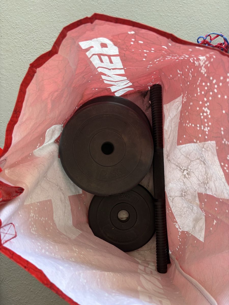 Poids & Haltères: Weight plates and bar, used condition – D'occasion à Chavannes-Renens par obe_6969